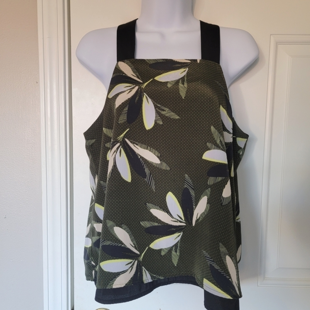 River Island green size 10 lined jmhalter top